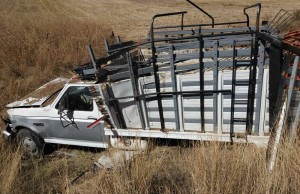 Vuelca camioneta en la carretera corta a Parral