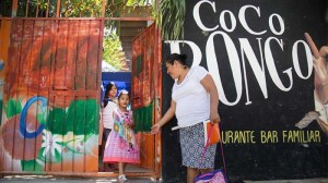 EL BAR MEXICANO QUE POR LA MAÑANA ES UNA ESCUELA